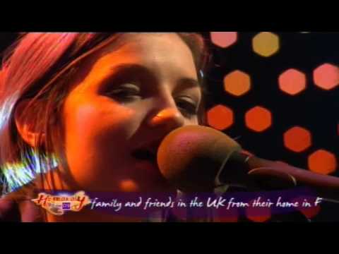 Pearl & The Puppets - Because I Do (Live on Hogmanay '09)
