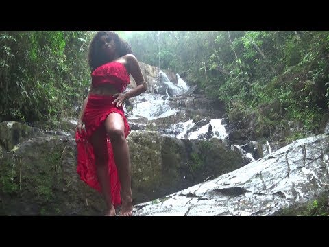 Byanca Guedes filha de Iansã a Negra mais Bonita de Juquitiba apresenta para vocês  a Cachoeira do Palomar .