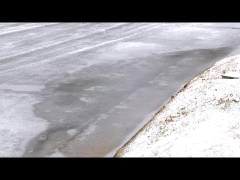 48 seconds of drivers sliding on icy roads in Dallas