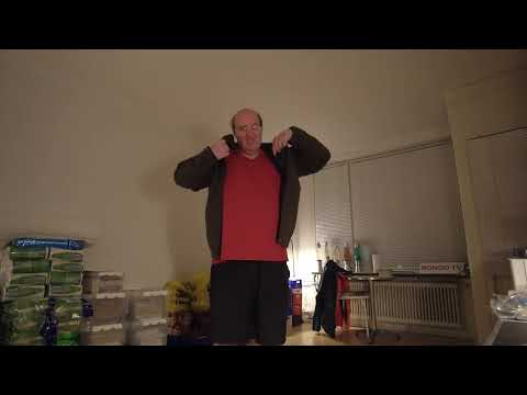 MongoTV_8796 - Del 2 - PRØVER 20 GAMLE JAKKER SENT TIRSDAG AFTEN