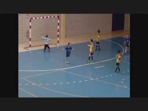 Gol de Oihan Lacalle Huarte-Lagunak 8 años 24-04-2010.wmv