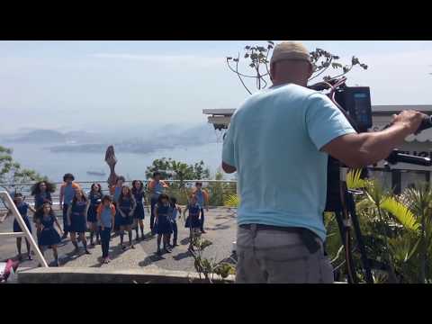 Cinthia Cruz mostra os bastidores de gravação da novela Chiquititas no Rio de Janeiro.