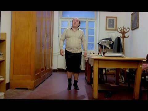 Gli equivoci con il direttore 😂 scena divertente da Vieni Avanti Cretino con Lino Banfi