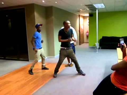 Castime Smashis Dougie To "Teach me how to Dougie" & "BoomShakalaka"