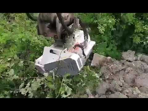 Collaborazione tra l'escavatore Mecalac e la trinciatrice per escavatore Aardenburg X-vator 1200