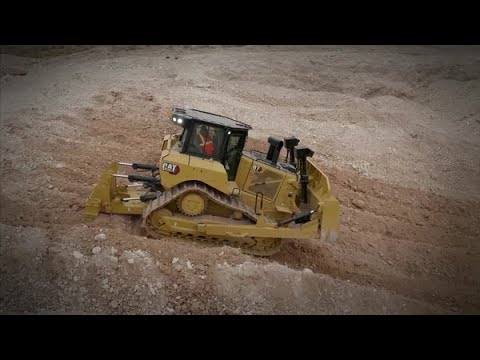 Tractor Topador Cat D7 realizando desgarramientos en una cantera