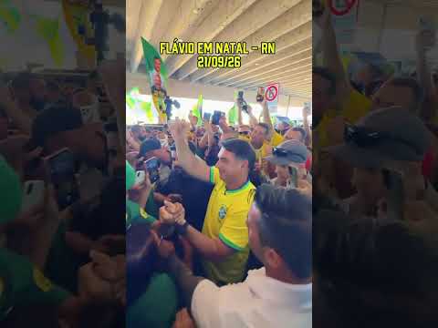 Aeroporto fica lotado para chegada de Flávio Bolsonaro ao RN
