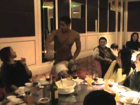 宴會 性感男 表演 女生尖叫