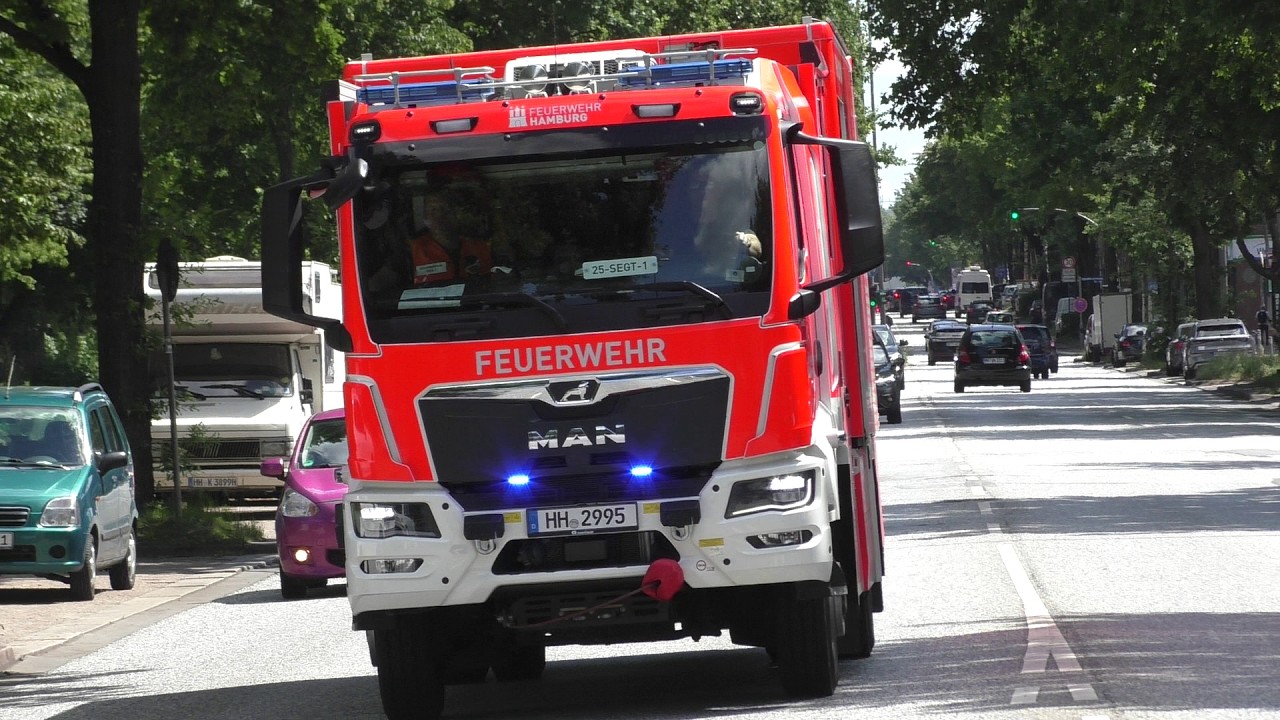 [Defekter Blaulichtbalken] Gerätewagen Taucher der Feuerwehr Hamburg 25 SEG-T