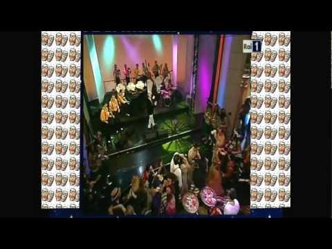 BONGO BONGO BONGO cantata da Renzo Arbore in ''Meno siamo,meglio stiamo''