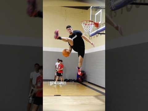 Dunk les plus incroyables. Regarde la dernière 😨😨😨😨😨😨 #basketball