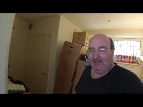 MongoTV_6236 - Kigger På Flyttekasser i Forstue Stået 7 År - Del 10 - Ting Ned i Kælderrum