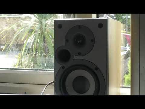 Denon UD-M3 Playing The Flintstones Theme