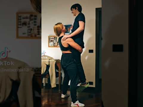 Beautiful Muscular Woman Lifts And Carries Weak Man | Lift And Carry #liftandcarry