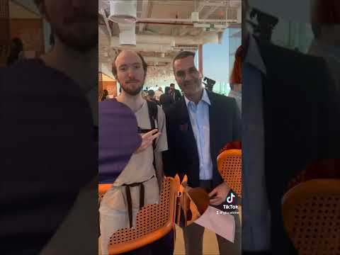 Glocal CEO Aleksei Dolgikh & Mubadala VC Director Ibrahim Ajami at Hub71