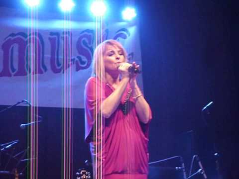 Iveta Bartošová - Málo mě zná