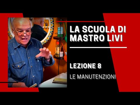 Il tutore sullarticolazione del ginocchio con metallo Bagno per il giunto dopo lintervento chirurgico