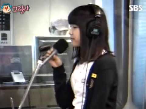 아이유 마주보기