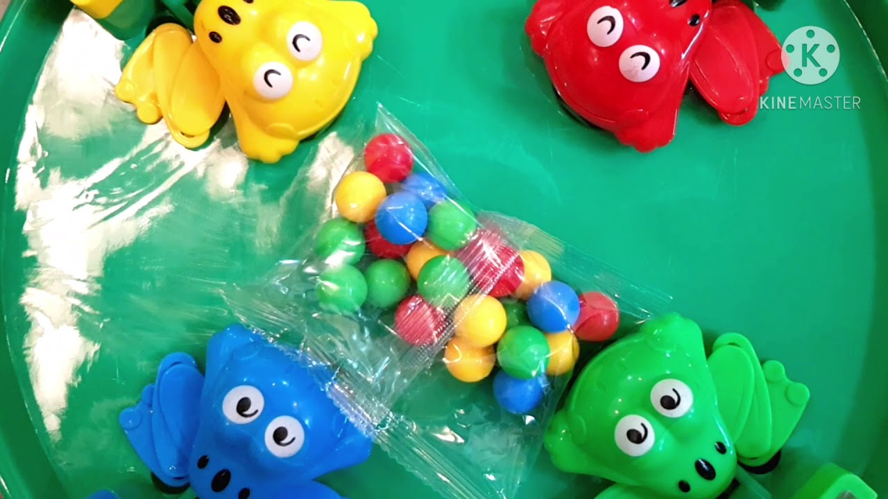 Hungry Frogs Family Board Game Review  || Toy TV
