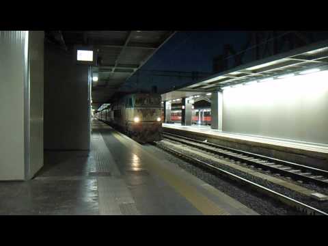 E656.052 + E656.437 in partenza con l' ICN 1955 Roma Termini - Siracusa/Palermo Centrale