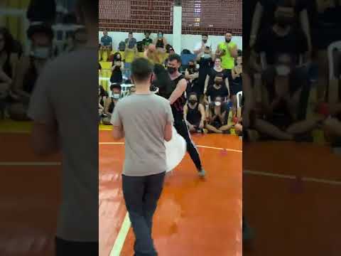 Exame da vermelha rápida com aéreo do pé descalço APROVADA