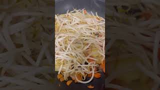 パスタ麺で焼きそば作れちゃいます！#パスタ #パスタレシピ #australia #オーストラリア #ブリスベン #brisbane #海外在住 #海外在住日本人