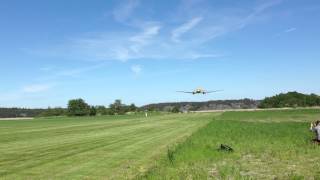 preview picture of video 'DC-3 Congo Queen (9Q-CUK) low pass at Stegeborg grass strip.'
