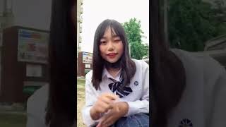 女子高生が照れながらTikTokを撮影する姿が可愛すぎる
