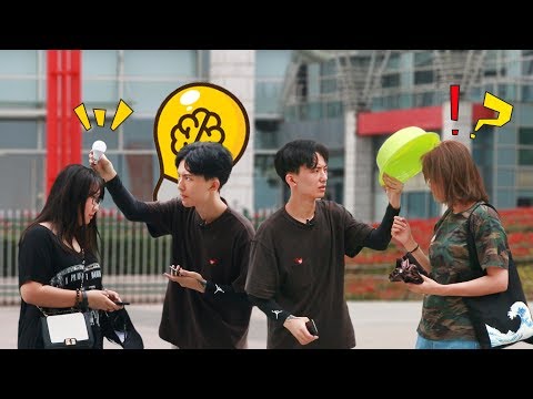 小伙從路人頭髮裡拿東西，最後連大西瓜都出來了！