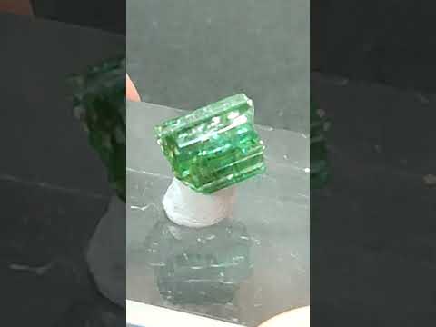 Mineral de Turmalina Var. Verdelita de Minas Gerais, Brasil