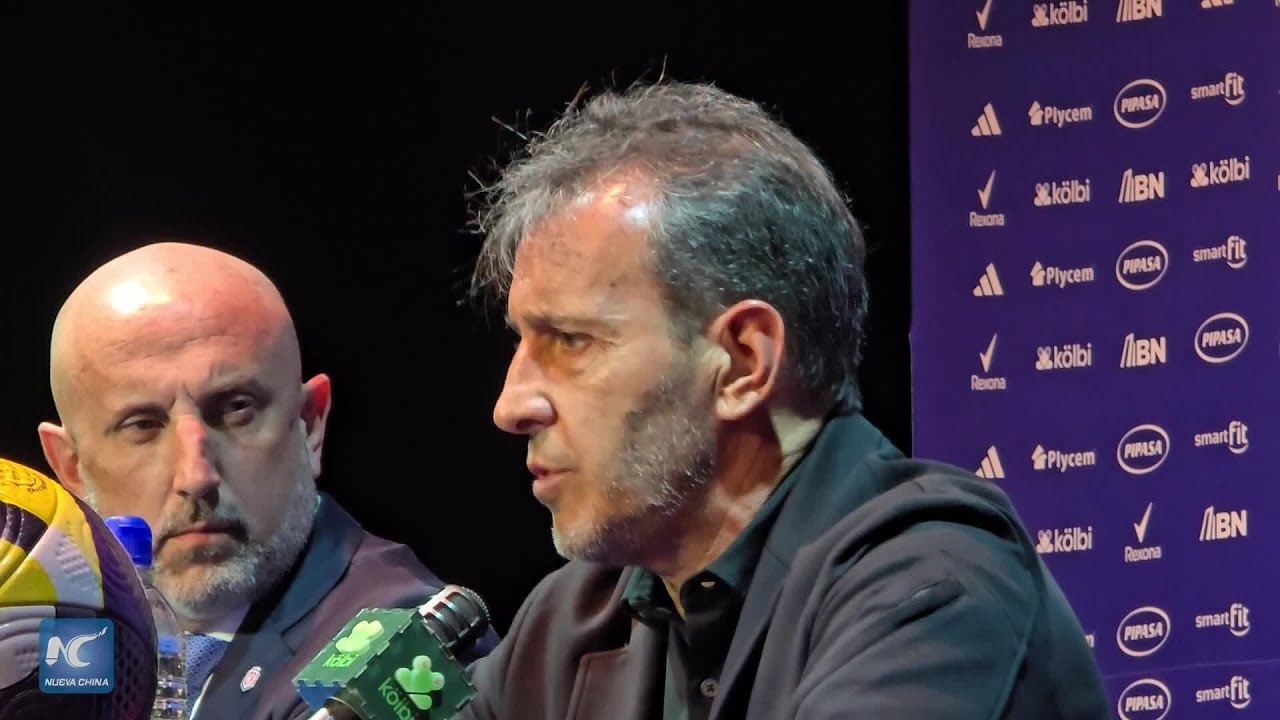 Costa Rica presenta a argentino Fernando "Bocha" Batista como nuevo director técnico