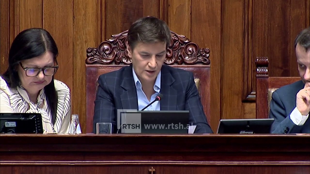 Vuçiç njofton zgjedhjet e parakohshme, protestat masive çojnë Serbinë drejt votimeve parlamentare
