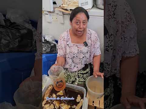 pura miel que viene de Peten o Chisec para el mercado de Talpetate de #coban #AltaVerapaz