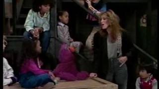 Carly Simon sings Be With Me on Sesame Street