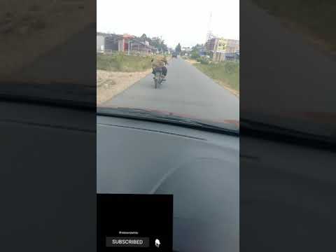 Ngakak Gaeesss🤣 Simbah Naik Motor Lucu...