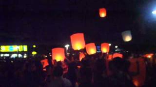 preview picture of video 'Sky Lanterns Earth Hour 2011 Mandaue City Cebu'