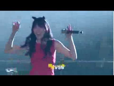 131224 Victoria Focus - Rocking Around The Christmas Tree