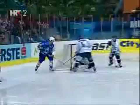 CF94- Aaron Fox behind net goal against Alba Volan