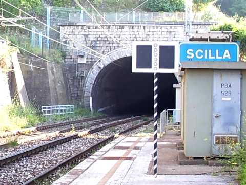 FINALMENTE UN E444 A SCILLA!!!....QUI E' A CAPO DELL' EXP 1610 PER TORINO!