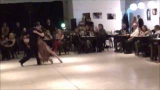 FATIMA VITALE y CRISTIAN CORREA bailando el Tango ABANDONO en la milonga SI TANGO