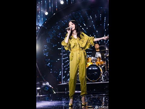 《歌手》张韶涵用六首歌唱出十七年 汪峰：太狠了