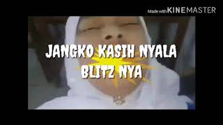 Download lagu LAGI VIRAL !! Jangan ko kasi nyala blits nya mp3