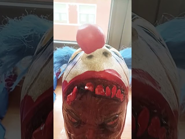 Vídeo relacionado con eLymwoo Máscara de látex con capucha roja, accesorio de fiesta de disfraces de Halloween de terror, unisex