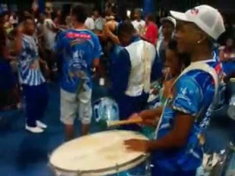 apresentação do enrendo do filhos da águia com a bateria