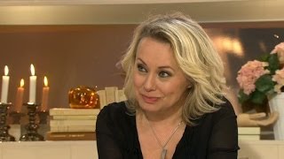 Louise Hoffsten tolkar Elvis Presley - Nyhetsmorgon (TV4)