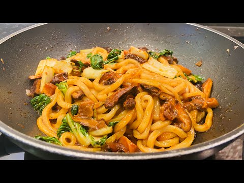 15 MINUTE Sweet and Spicy UDON w/ Mushrooms & Pak Choi | I COOK 4 U