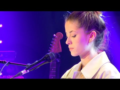 Iliona - Moins joli (Live) - Le Grand Studio RTL