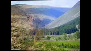 Capercaillie - Iain Ghlinn &#39;Cuaich (with Gaelic &amp; English Translation).wmv