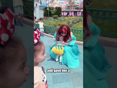 Flounder Meets Ariel At Disneyland! ❤️