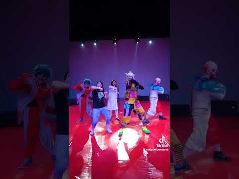 El mudo mx haciendo el trend de perreando machín de Dani flow